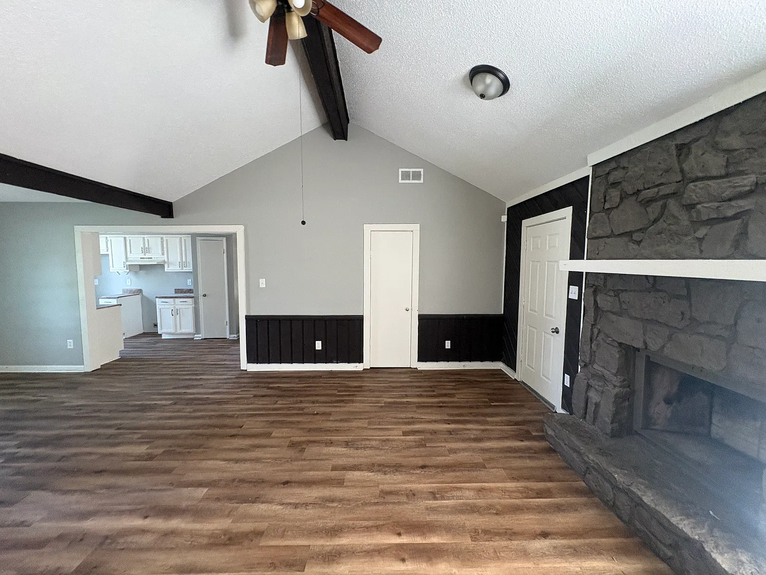 Beautiful 3-Bed, 2-Bath Home — Photo 4