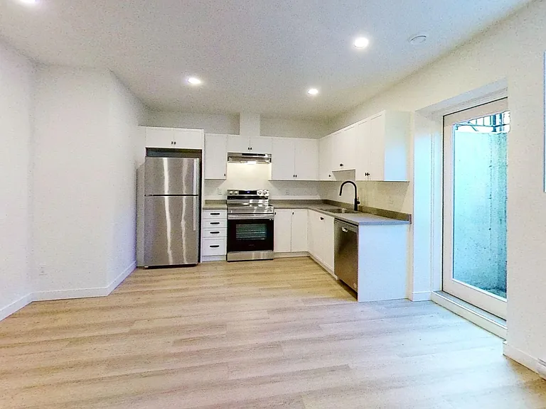 196XX 75th Ave — Photo 19