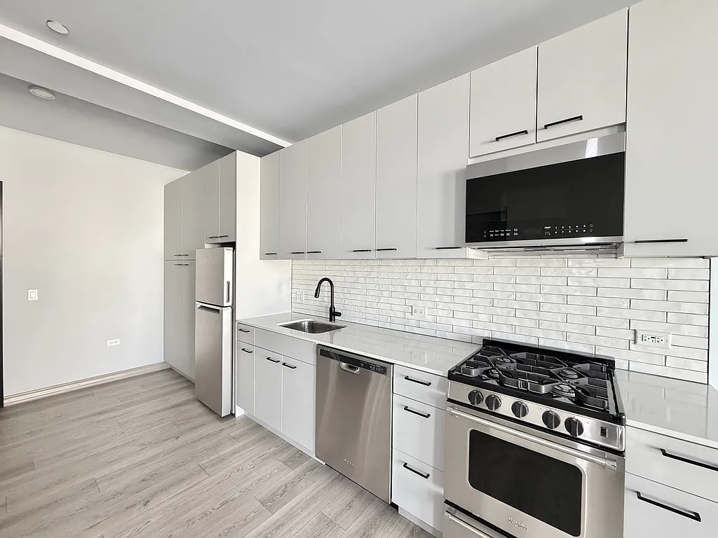 Sensational Studio, 1 Bath at Elston + Webster (Bucktown) — Photo 3