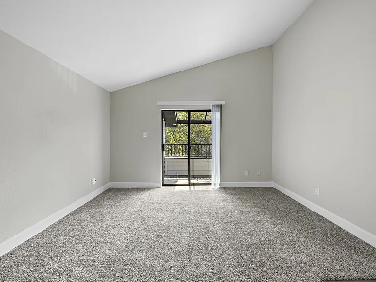 6Ten at Med Center Apartments — Photo 11