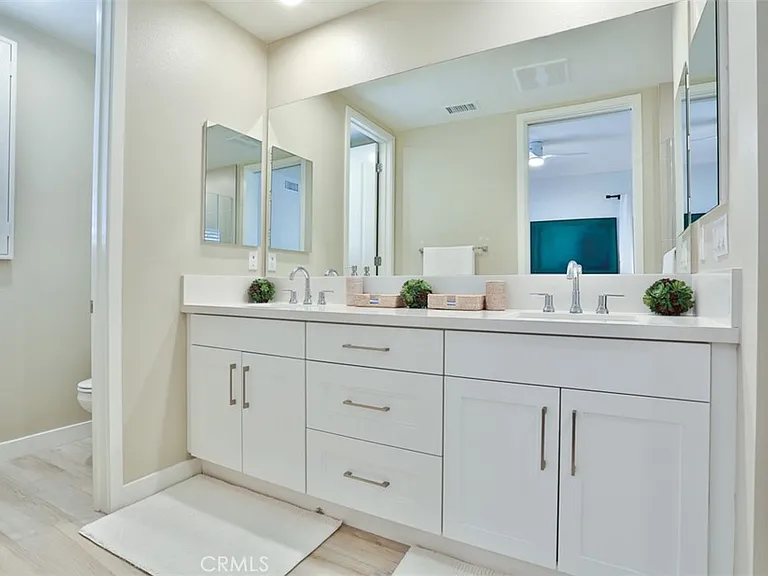 1529 Doheny Way — Photo 28
