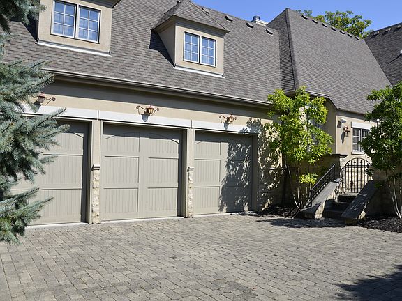 3 C Garage W/Carriage Hous