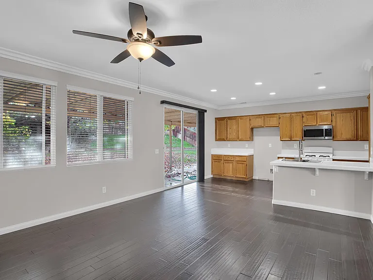 409 Sutro Ct — Photo 6
