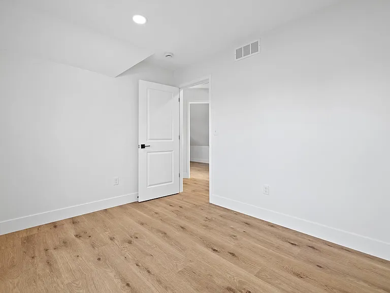 4401 8th Ave — Photo 24