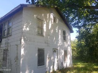 402 E 3rd St, Bluford, IL