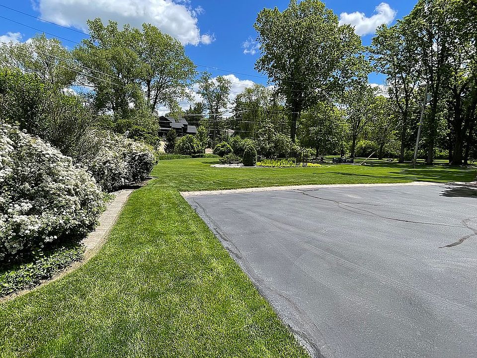 2nd image of 480 Thetford Ln