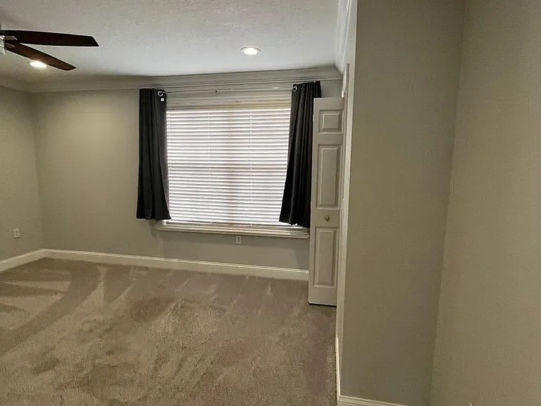 410 Tradition Ln — Photo 21