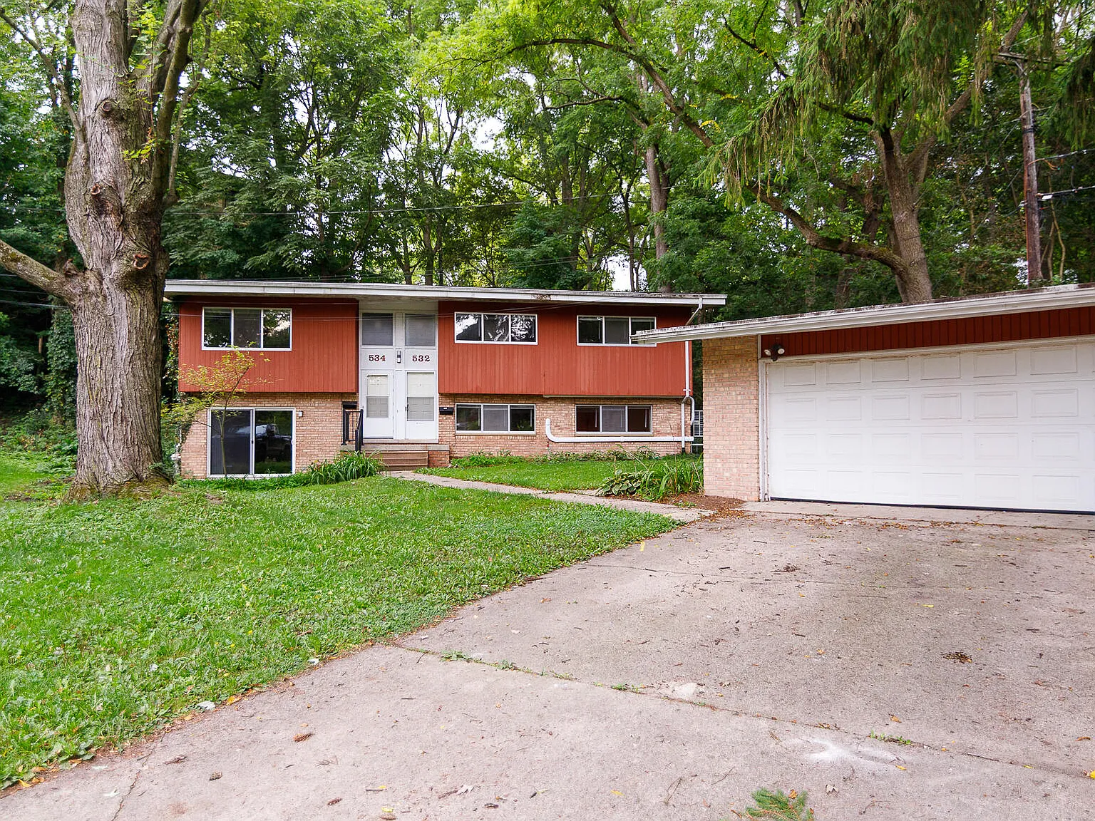 3 bed, 1.5 bath, 1373 sqft, $2,600 — Photo 2