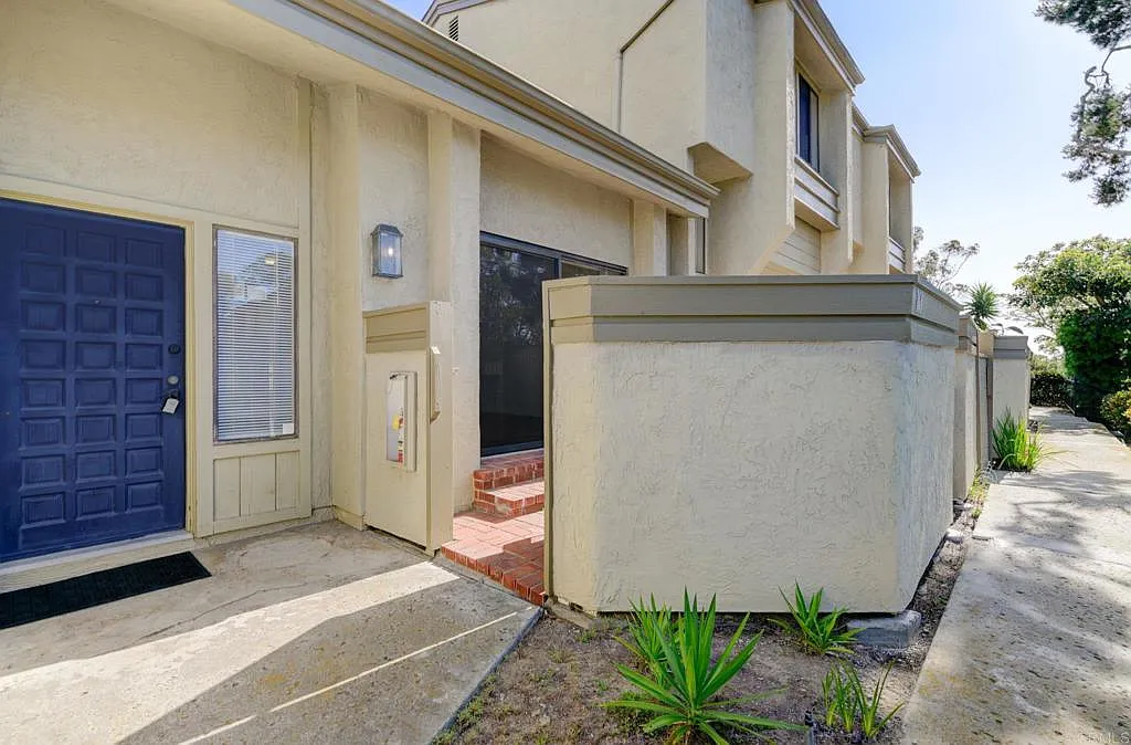 Building Photo - 3324 Caminito Eastbluff #161