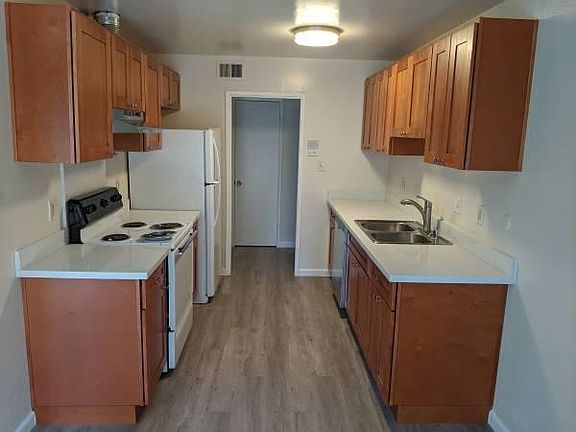 Brand new kitchen cabinets and counters!!