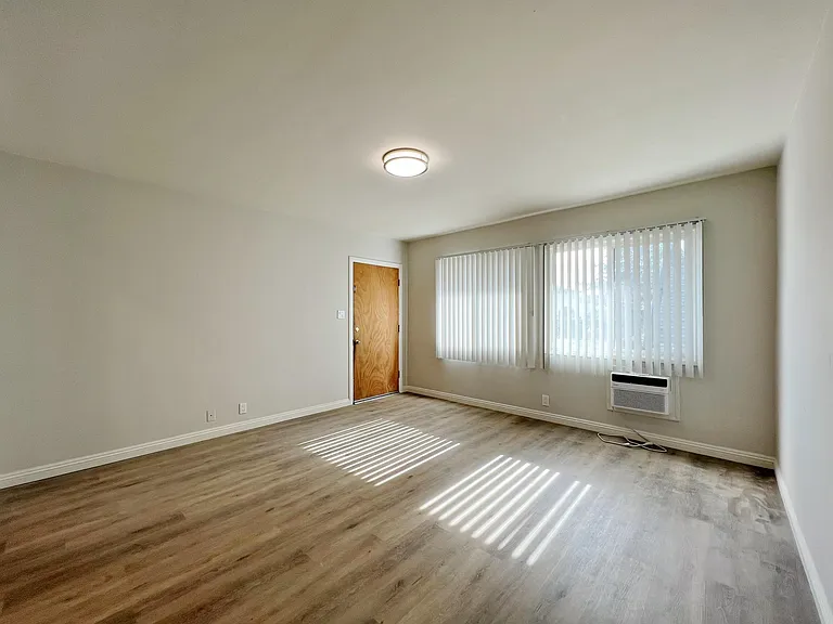 325 N Garfield Ave #I — Photo 2