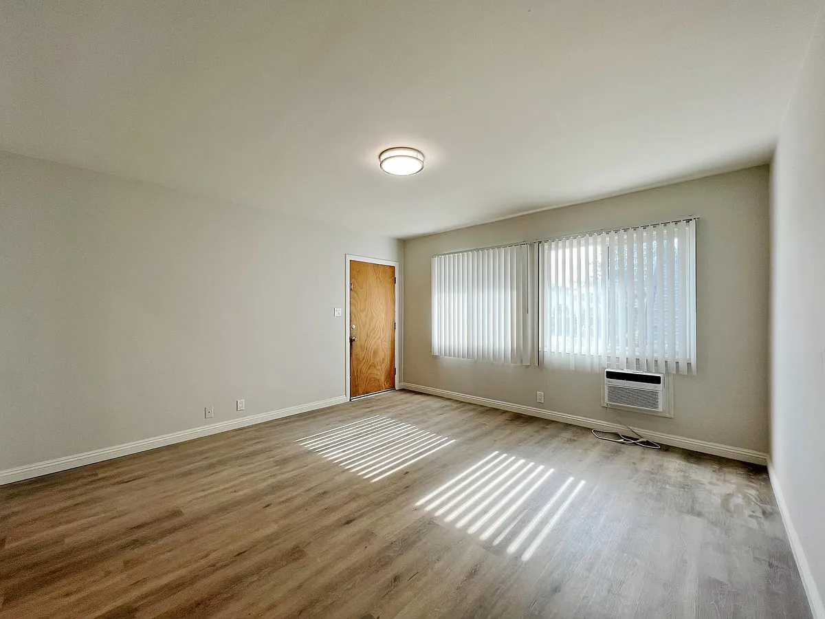 Building Photo - 325 N Garfield Ave #I