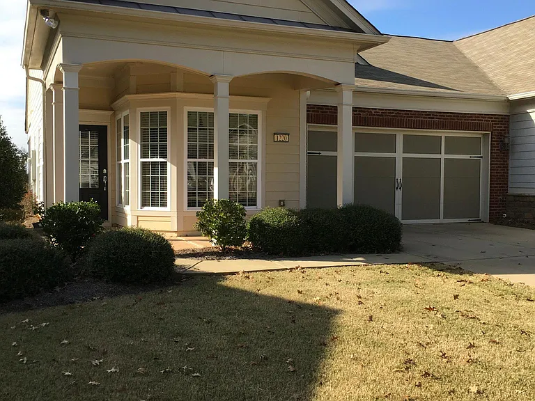 1220 Flat Rock St — Photo 2