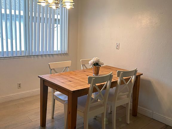 3rd image of 906 Gilchrist Dr APT 4