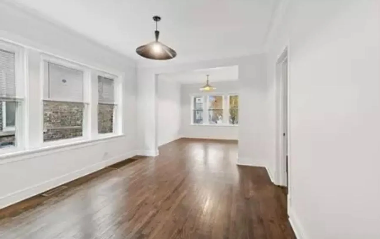 8423 S Colfax Ave — Photo 2