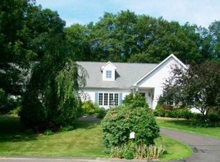 11 Stone Gate Dr, Sandy Hook, CT 06482
