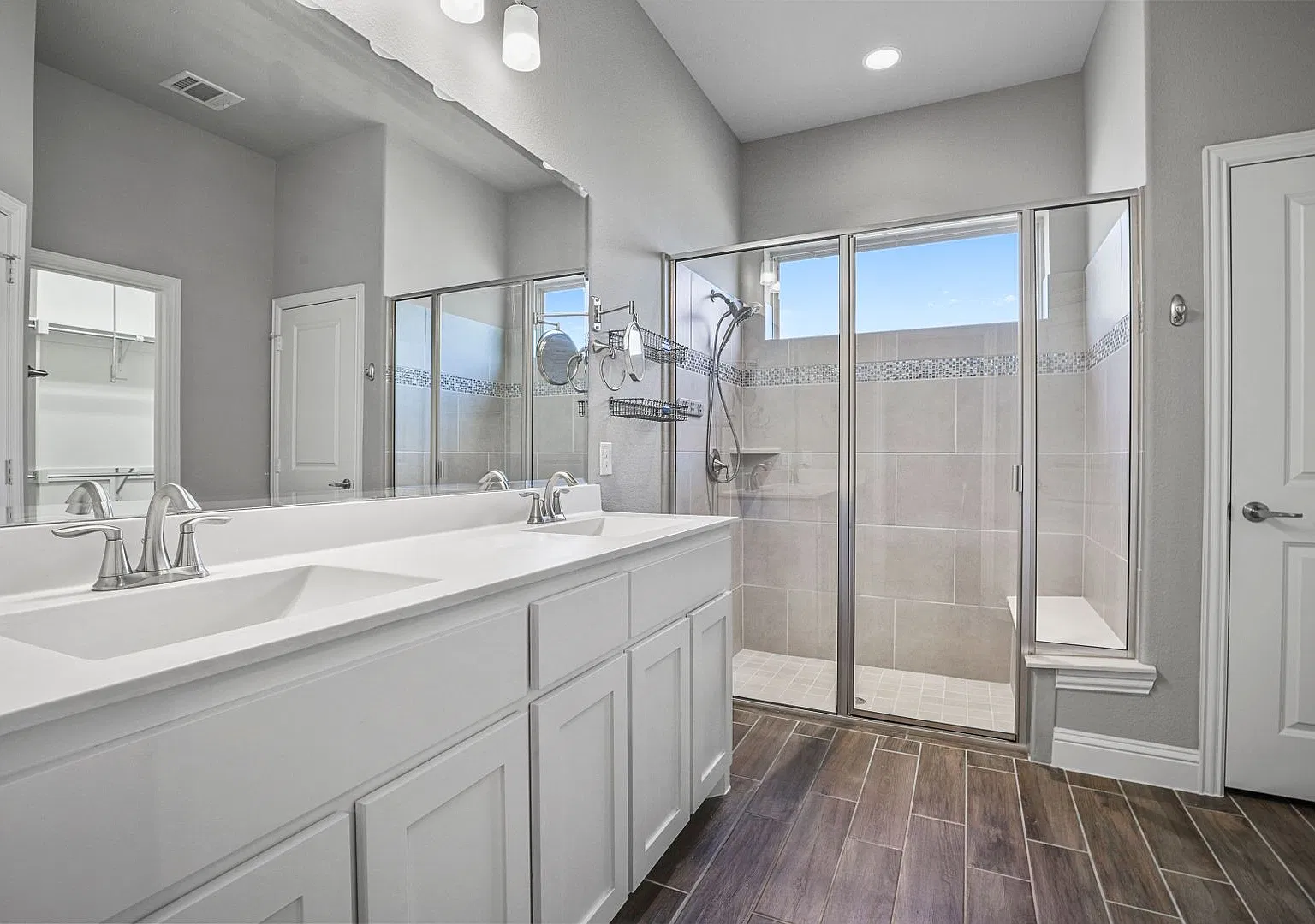 Breathtaking 3 Bedroom Home Overlooking the Community Lake in Celina! — Photo 3