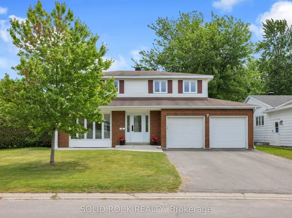 10 Highpark Cres, Ottawa, ON K1B 3G8