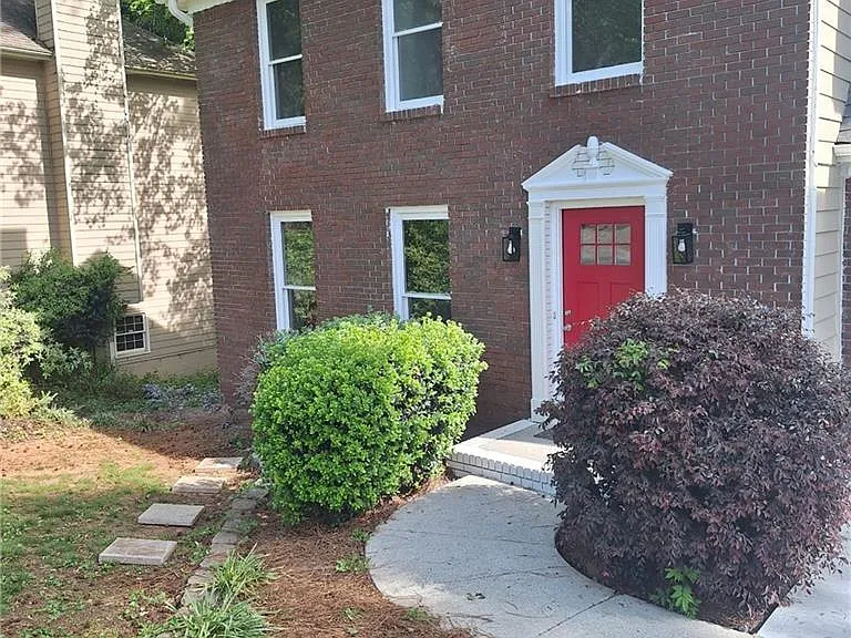 1070 Meadowsong Cir — Photo 2