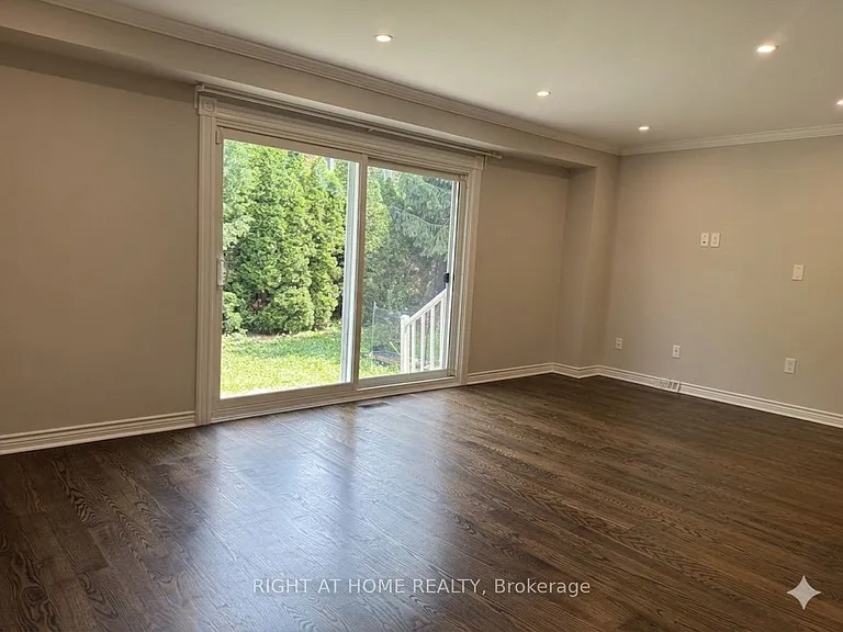 37 Versailles Ct — Photo 8