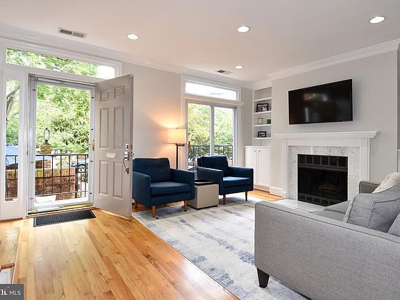 5th image of 1049 N Stafford St