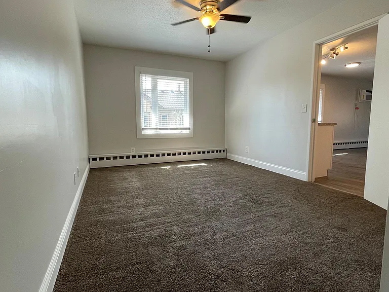 689 Lowry Ave NE #9 — Photo 28