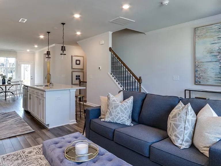 1108 Shoreside Dr — Photo 1