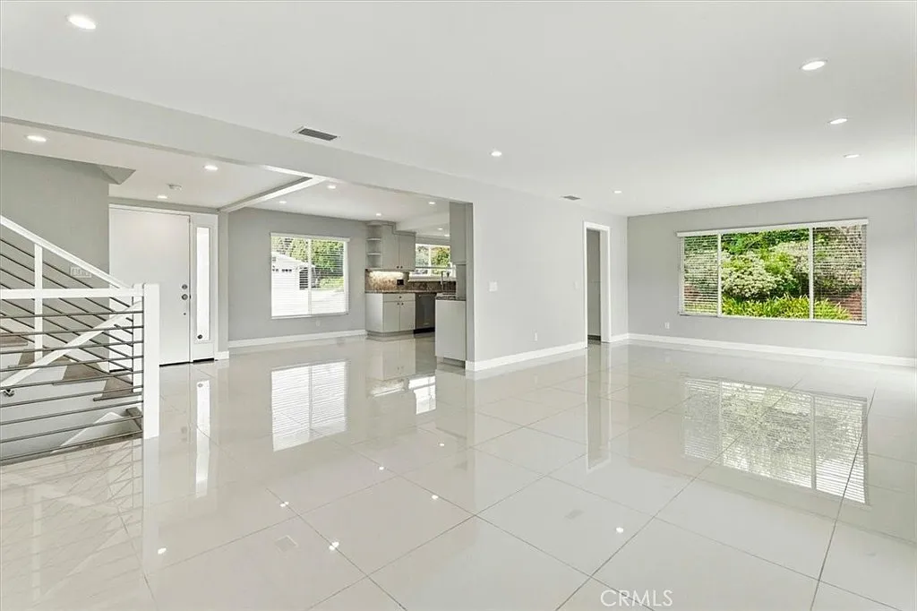3 bed, 2052 sqft, $6,200 — Photo 4