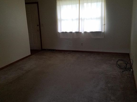 5th image of 450 7 Pines Dr