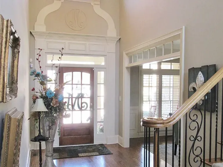 1051 Robinson Ct — Photo 4