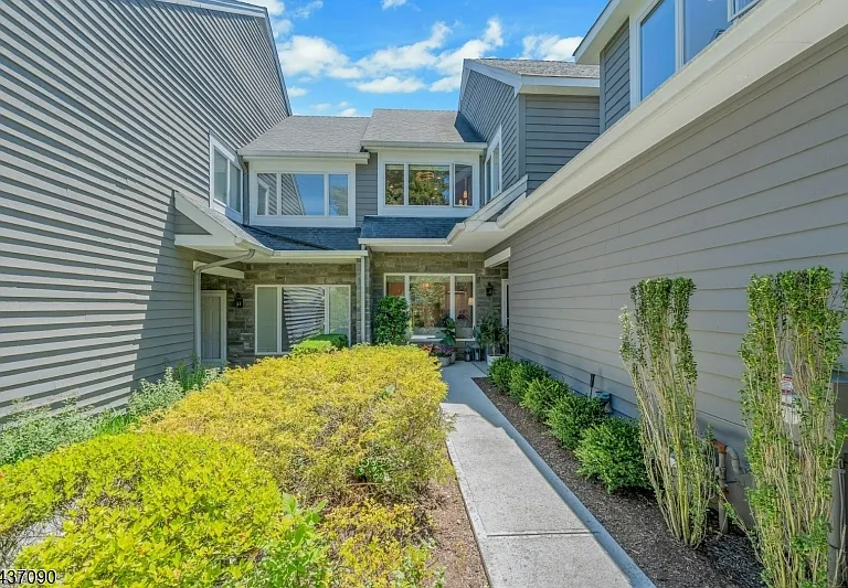 224 Barnstable Dr — Photo 45