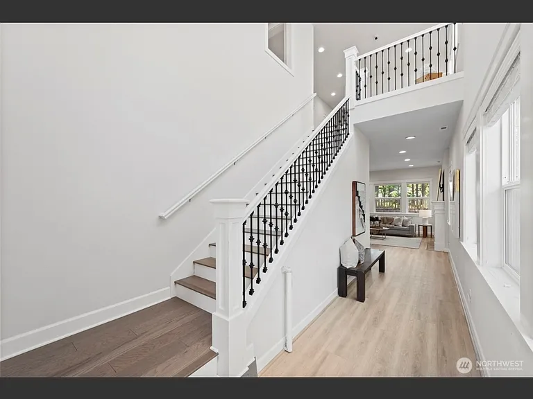 415 5th Ave NE — Photo 3