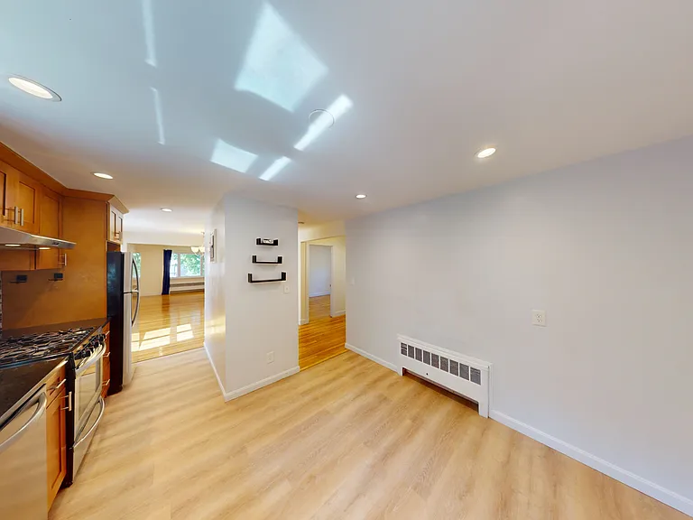 14 Louise Rd — Photo 2