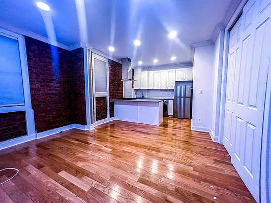 Rented by Voro New York | media 37