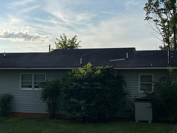 5th image of 21126 Lynn St