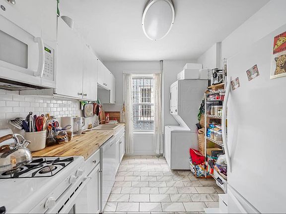 5th image of 169 Sullivan Pl Floor 1