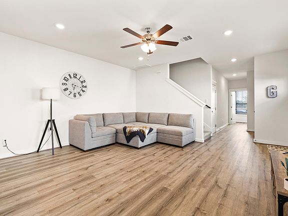 4th image of 356 Fieldwood Dr #A