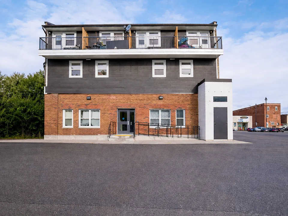 12 Colborne St E