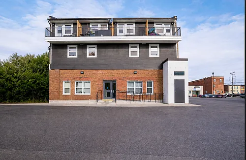 12 Colborne St E Photo 1