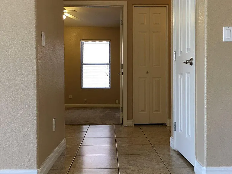 623 W Greentree Dr — Photo 7