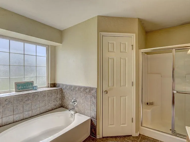21923 Pleasant Ridge Rd — Photo 3