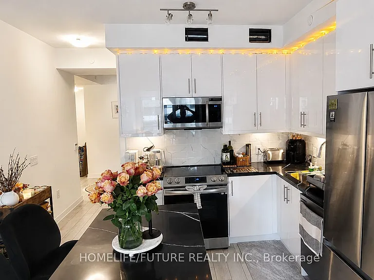 95 Oneida Cres #704 — Photo 8