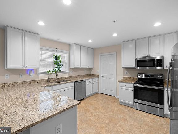 4th image of 9430 Ironsides Rd