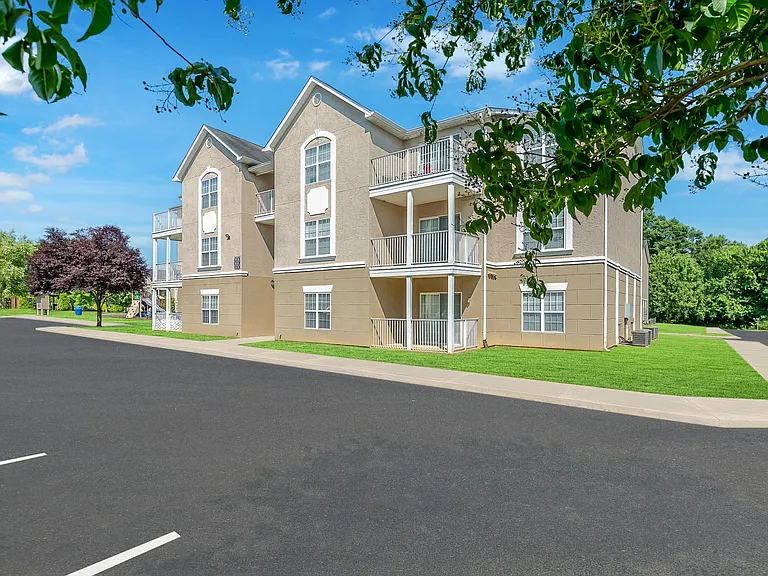 Crown Point at Sunset Drive — Photo 13