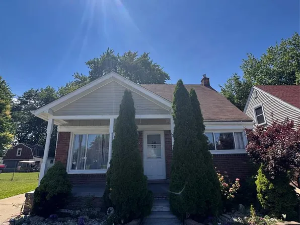 28025 Joan St, Saint Clair Shores, MI 48081
