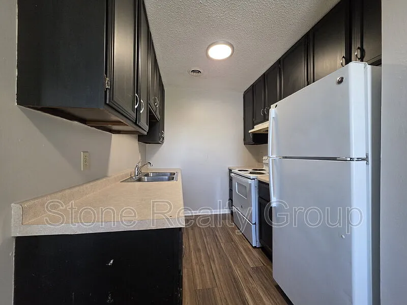 2 bed, 1.0 bath, $775 — Photo 3