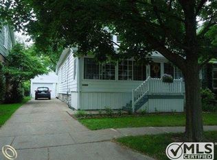 121 Muir Rd, Grosse Pointe Farms, MI 48236