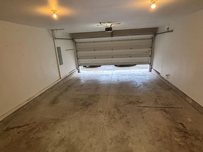 917 S River St — Photo 19
