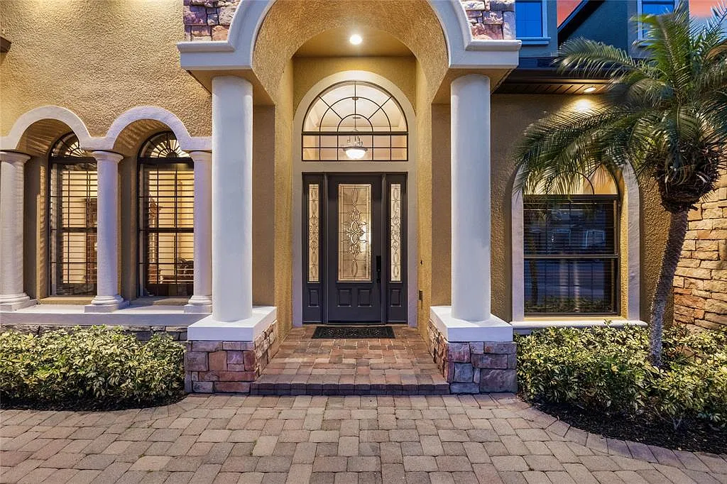 5 bed, 4.5 bath, 5932 sqft, $5,000 — Photo 2