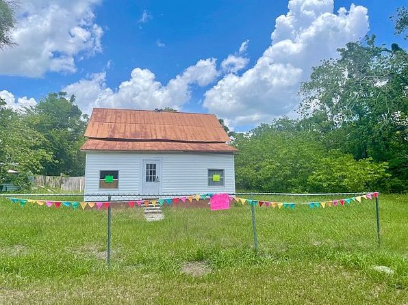 1735 NW 1st St